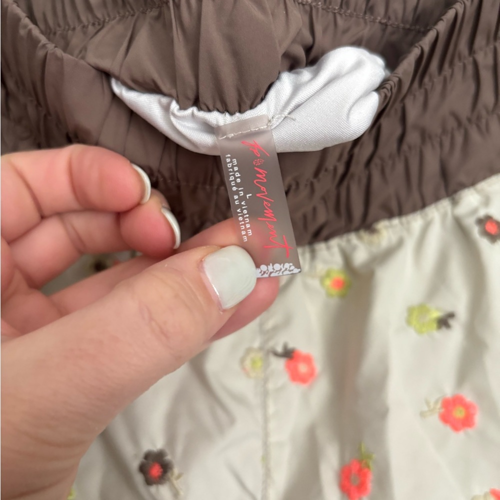 Free People Movement Athletic Shorts with pockets L - Picture 3 of 5